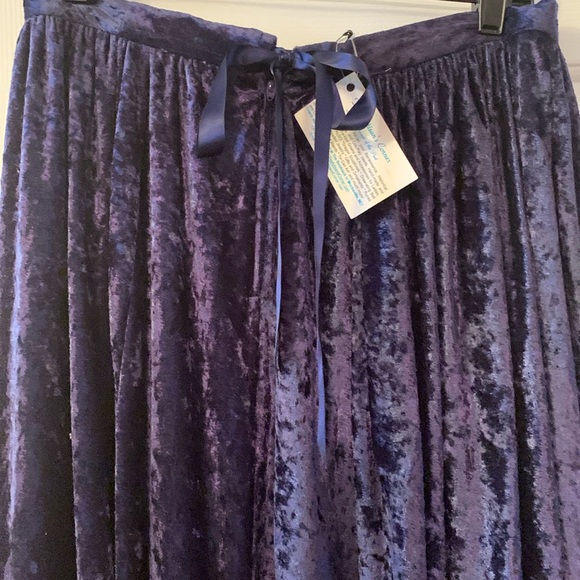 Custom Design Renaissance Midi Navy Crushed Velvet Skirt. 8-10 avg. - Picture 2 of 10